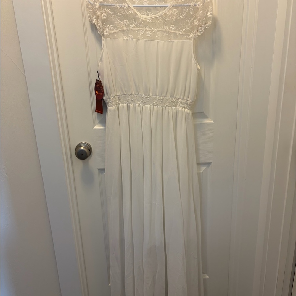 Chic White Lace Maxi Dress - Picture 2 of 4